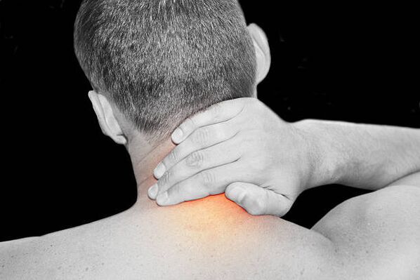 Osteochondrose vun der Gebärmutterkierper bei engem Mann
