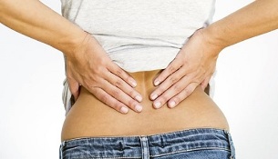 Ursaachen a Behandlung vu Rückenschmerzen an der Lendenbereich
